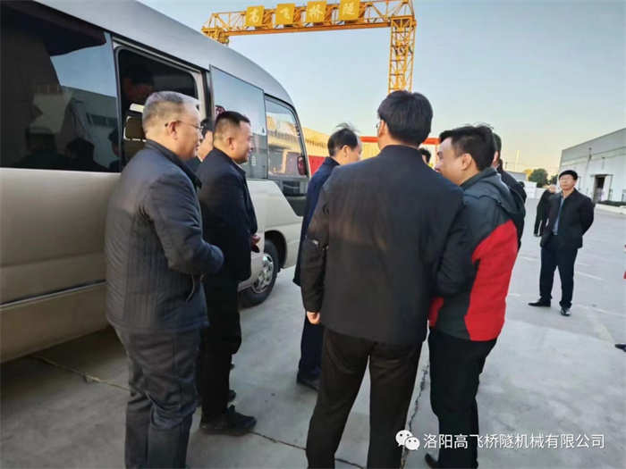 熱烈歡迎省政府參事、省工信廳原廳長(zhǎng)李濤一行蒞臨高飛橋隧調(diào)研指導(dǎo)